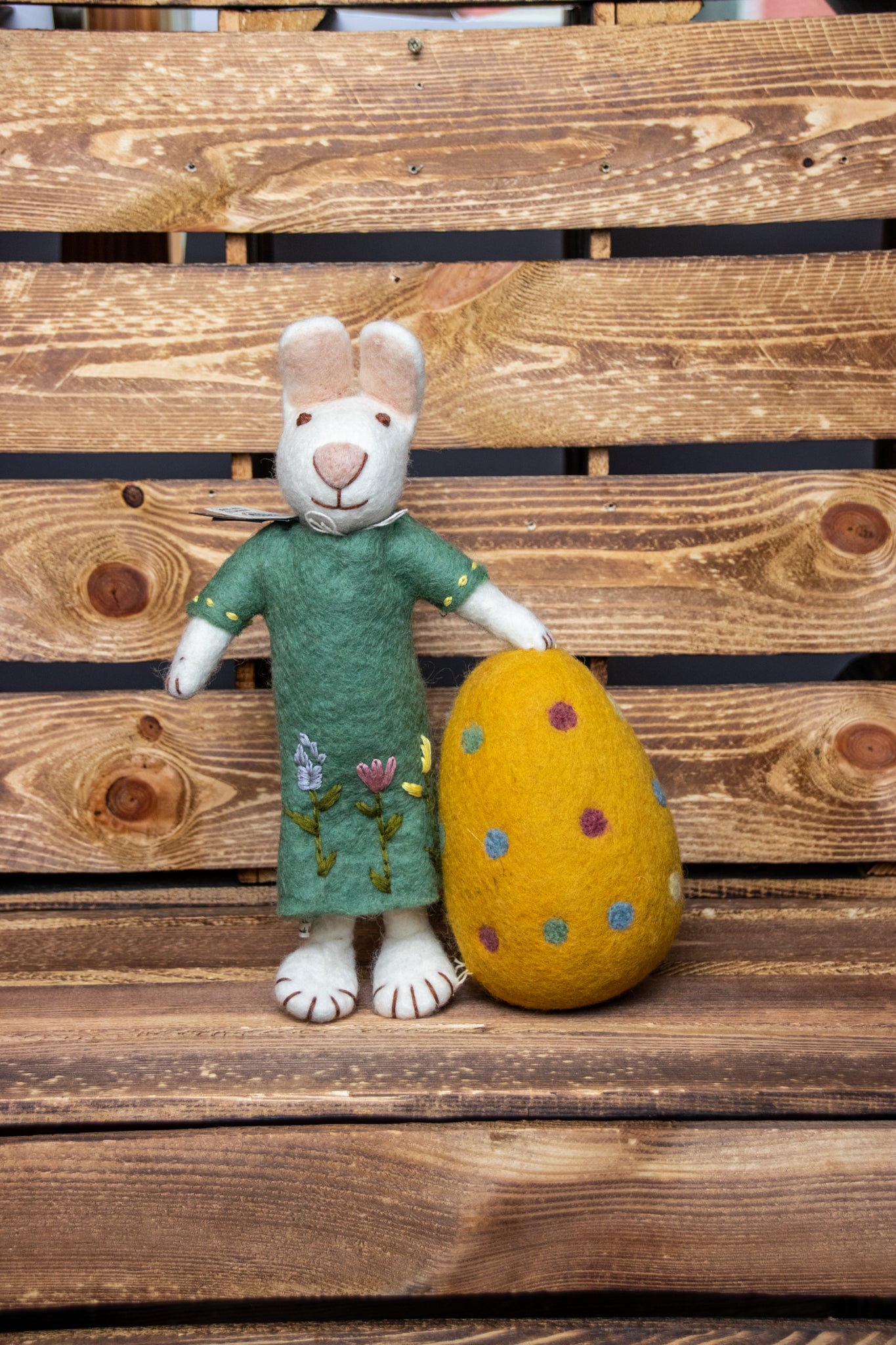 Filz Hase mit Osterei