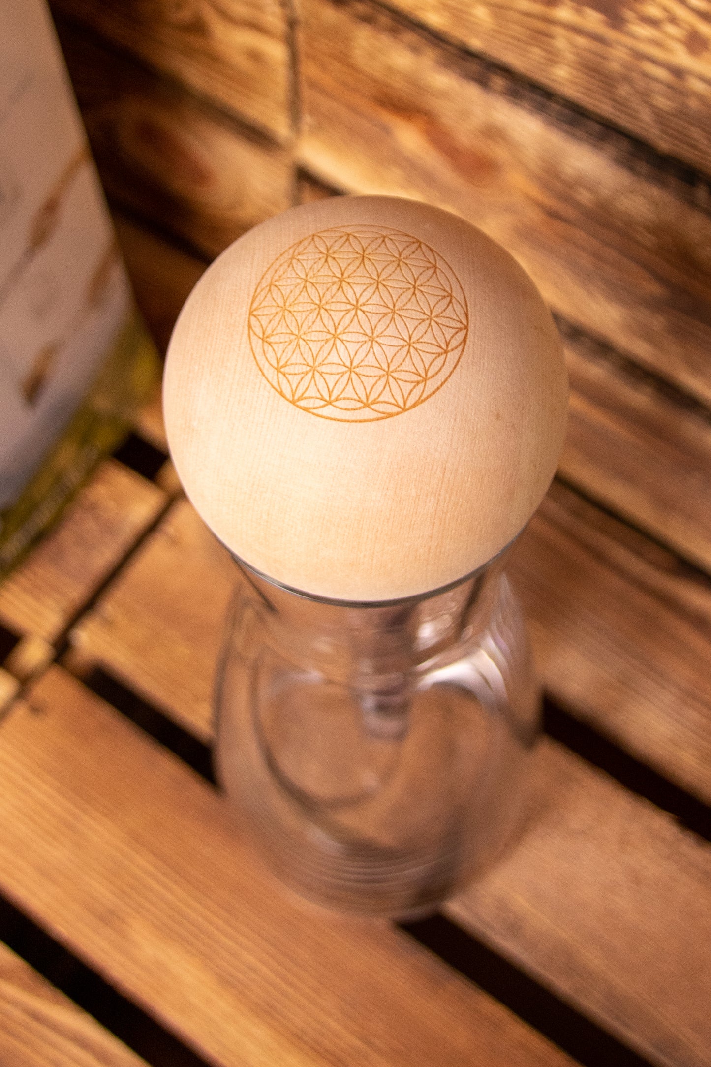 Zirbenkaraffe mit Edelsteinstab