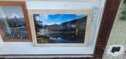 Böcklweiher mit Watzmann inkl. Bilderrahmen Weiß gekalkt.